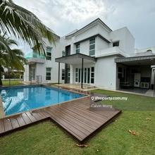 Bungalow House with Swimming pool