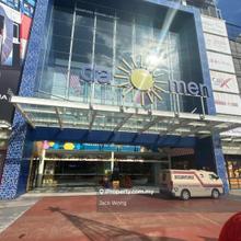 Retails Lot for Rent in Shopping Mall