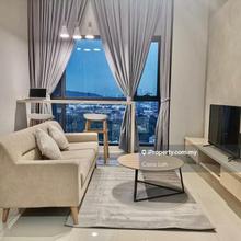 Cozy 2 bedrooms unit link to shopping mall and MRT