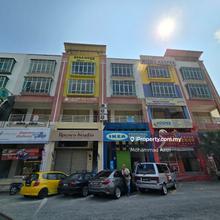 Kedai 2 tingkat bukit ubi tepi jalan 