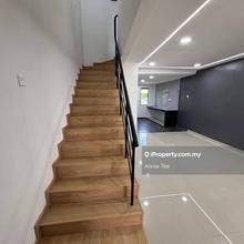 Johor Jaya/ 2 Storey Low Cost/ 14x52 Intermediate/ Fully Renovated
