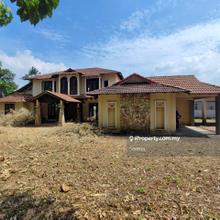 1.5 Storey Balinese Resort With Antique Doors and Windows  Huge Garden