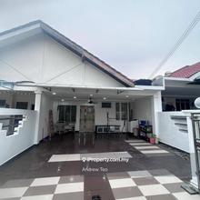 Taman Molek 2, fully renovated 1.5 storey house for Sale 