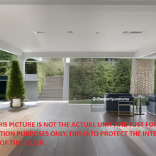 Beautifully renovated & well maintained commercial/residential unit