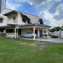 Strategic corner house for business in prime location