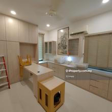 Nicely Renovated 2.5 Storey Semi D 3000sf Move In Condition