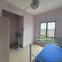 Partly furnish 3 Room 2 Carpark Pangsauri Danaumas Seksyen 7 Shah Alam