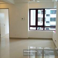 Excellent location, well maintained unit for sale. Vacant unit.