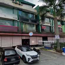 Selayang 3 Storey Shop (Facing Main Road) For Sale