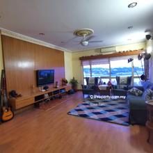 East Lake unit for S A L E, Spacious layout, Prime Location, Lakeview