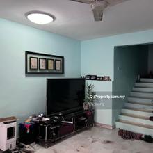 Ground floor Townhouse, 1001sf, Freehold