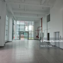 Brand new semi detached factory with 2 tons cargo lift!