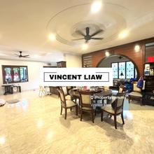 2.5 storey Bungalow with Golf View