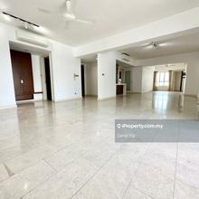 Bright & Spacious unit