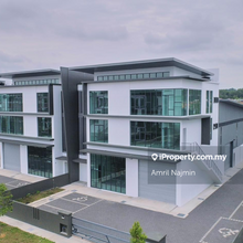 Spacious 3 storey factory