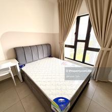 Fully Furnished Medium Room, Ready to Move In! 7 Min to Mid Valley! 