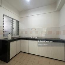 Corner unit, high floor with greenery view 