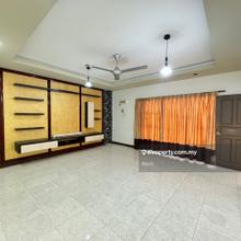 Double Storey Come with Courtyard Design 