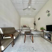 Single Storey, Good Location, Long Backyard / Garden