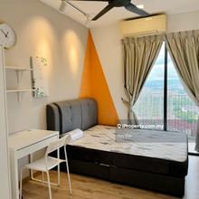 Middle room female unit with balcony move in asap