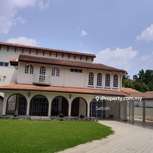 Beautiful Bungalow with huge land plot vacant