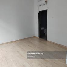 The henge for sale Rm450k below Market ,full loan @kepong