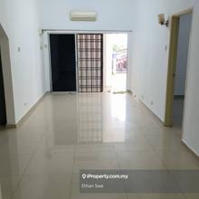 Ground Floor Townhouse/Freehold/1200sf/Face South/Basic Well Kept Unit