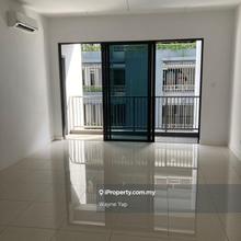 Very Suit for Ownstay!! Good Location!! Make Viewing Appointment!!