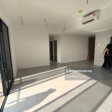 Alira Residence Specialist Agent. Keys in hand, ready to view any time