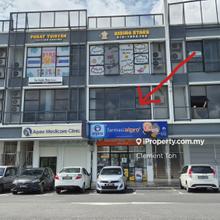 First Floor Shop Office Facing Traffic