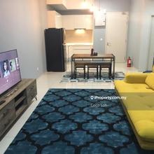 Cozy unit link with MRT station and retail shop
