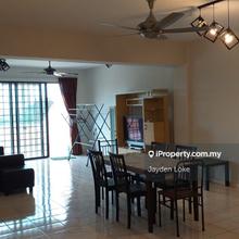 Vista komanwel a condominium renovated furnished corner unit 