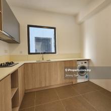 New condo Enesta suite near MRT for rent