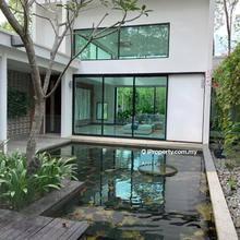 Freehold -Was a show house of leisure farm -With spacious garden