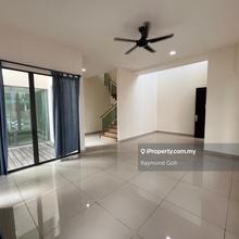 3 Storey Semi-D in Tmn Vista Hill, Mahkota Cheras