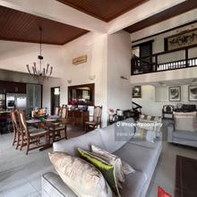 Tropical home in Federal Hills