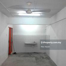 Strategic Location Original Good Condition High Floor 3room Flat