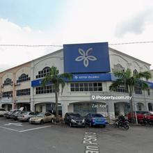 Super Big Corner at Bukit Serdang Seri Kembangan Crowded Area