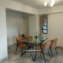 Newly refurbished and painted, very nice unit and good location