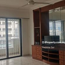 Vista komanwel B, walking distance to IMU, Columbia Hospital and LRT 