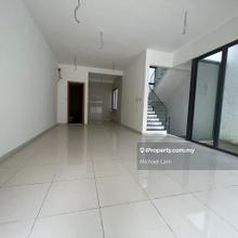 3.5 Storey Terrace House for Rent