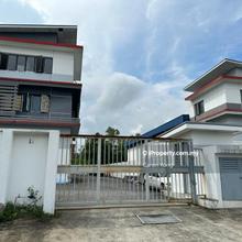 3 Storey semd- d factory @ platinum park for sale. Pm for more 