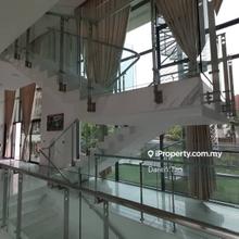 Freehold Bungalow in Putra Hills wit 9 rooms for sale at rm 5.9mil
