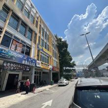 Facing main road 10 min reach Kl City 