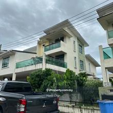 Inter-corner spacious 2.5 storey terrace in Taman Albion Menggatal