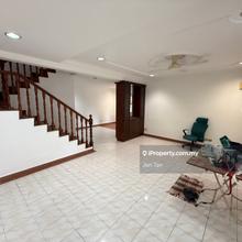 Endlot Terrace House in Kota Kemuning