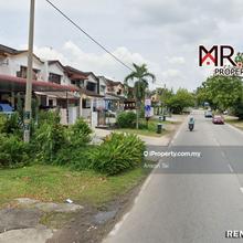 Facing Road Double Storey Terrace House Taman Petani Jaya For Rent