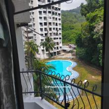 Vista condo, poolview , corner unit, 750sf