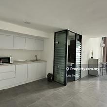 End-Lot Fully Furnished Duplex Soho, Near Empire City Mall PJ