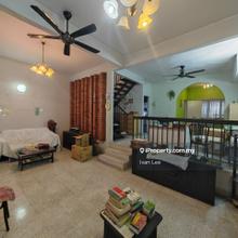 Endlot Unit! Nice & Well Kept!